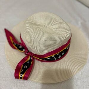 Great summer hat round with silk around beautifully designed